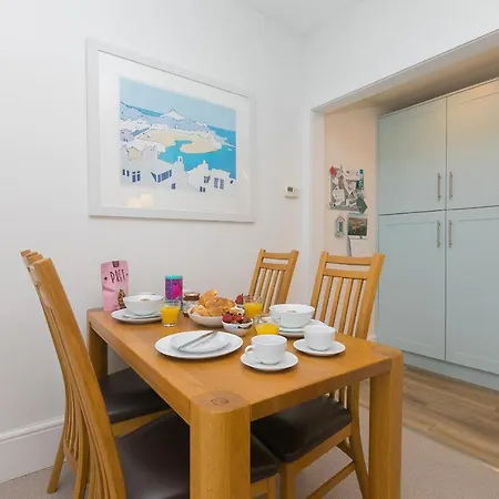 4 Pentowan Court