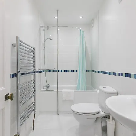 4 Pentowan Court *