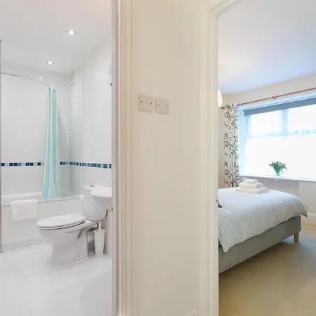 4 Pentowan Court *