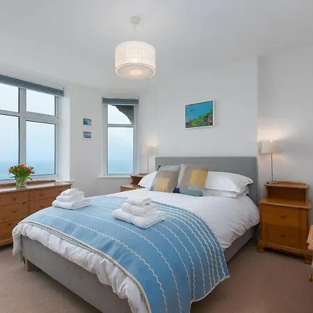 4 Pentowan Court Apartment *