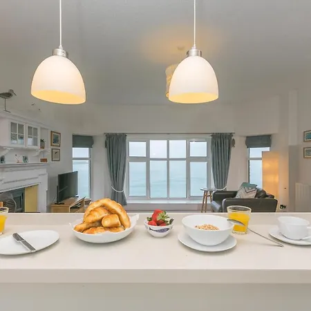 4 Pentowan Court Apartment